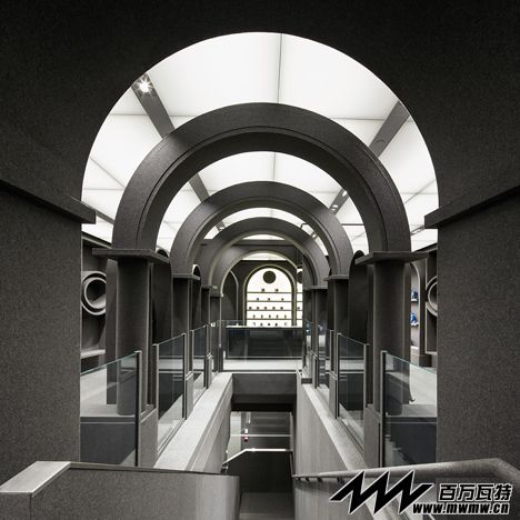 Viktor-and-Rolf-flagship-store-in-Paris-by-Architecture-and-Associes_dezeen_9.jpg