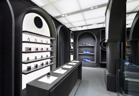 Viktor-Rolf-flagship-store-in-Paris-by-Architecture-and-Associes_dezeen_8.jpg