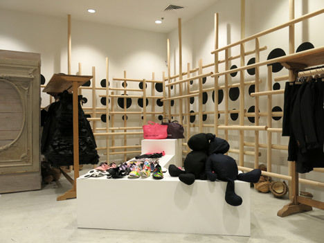 Dover-Street-Market-fashion-store-New-York_dezeen_15.jpg