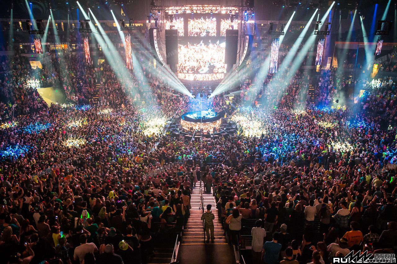 EDM-stage-design-bassnectar-nye-nashville-2013.jpg