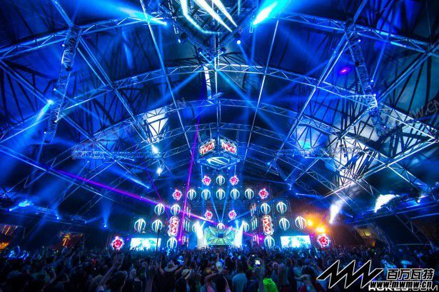 EDM-stage-design-coachella-sahara-tent-2013-615x409.jpg