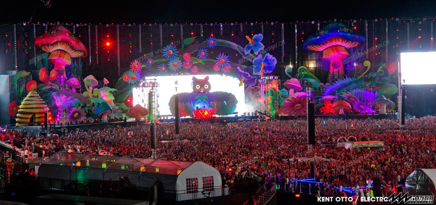 EDM-stage-design-edc-vegas-mainstage-2013.jpg