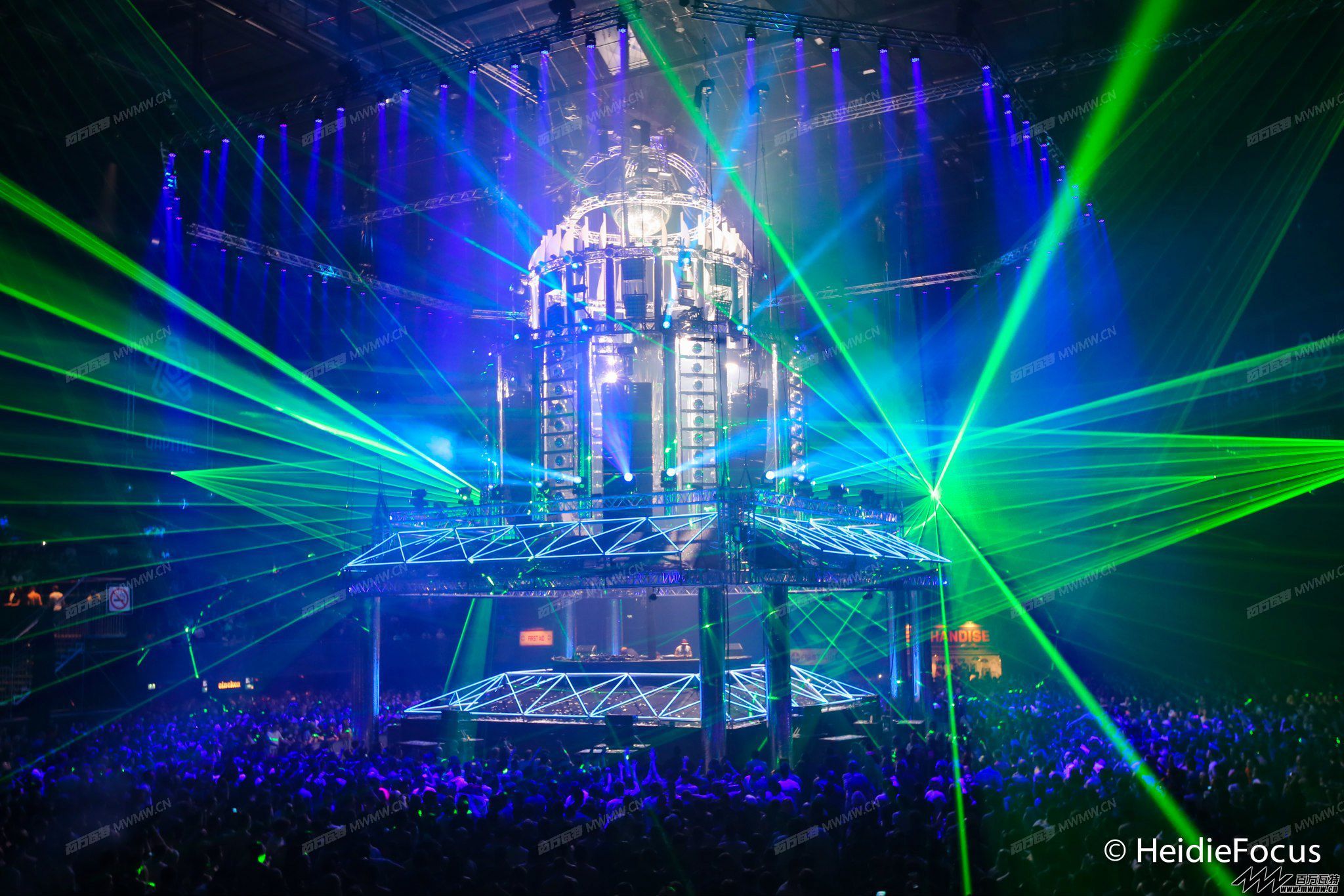 EDM-stage-design-qapital-qdance-2.jpg