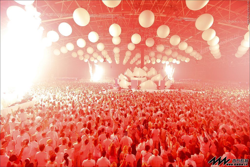 EDM-stage-design-sensation-white-innerspace-belgium-2012-rudgr.jpg