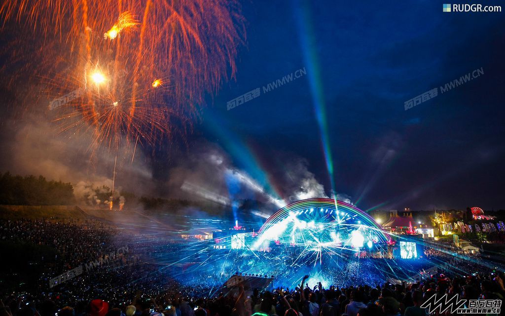 EDM-stage-design-tomorrowland-2010.jpg