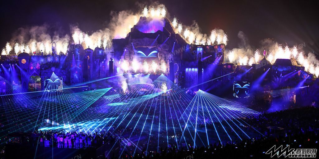 EDM-stage-design-tomorrowland-2013-night.jpg