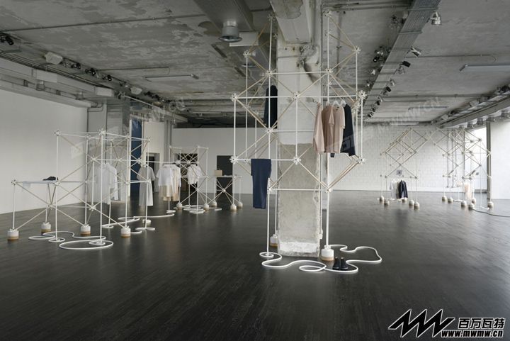 COS-pop-up-concept-store-Remy-Clemente-Morgan-Maccari-Milan-03.jpg