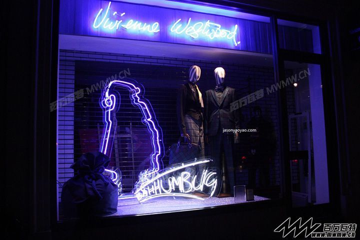 Vivienne-Westwood-Christmas-windows-at-Conduct-street-London-04.jpg