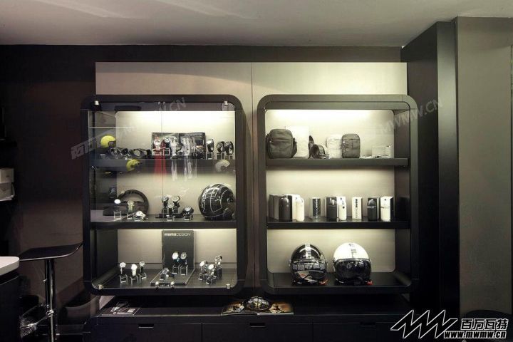 MOMODESIGN-flagship-store-Milan-Italy-07.jpg