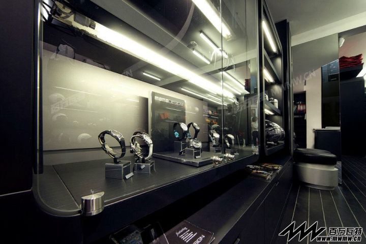 MOMODESIGN-flagship-store-Milan-Italy-08.jpg