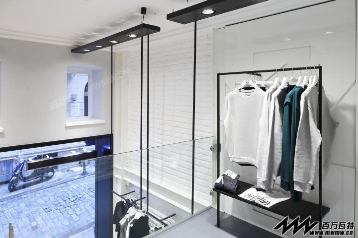 Section-Mode-Unique-store-by-i-am-associates-Istanbul-Turkey-03.jpg