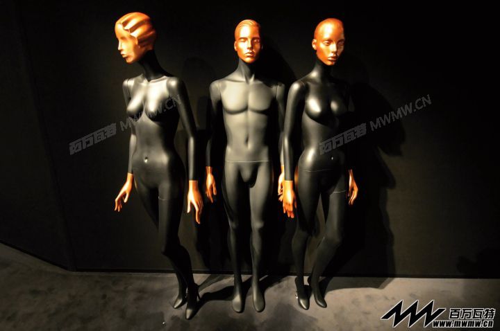 Euroshop-Dusseldorf-2014-GENESIS-MANNEQUINS-06.jpg