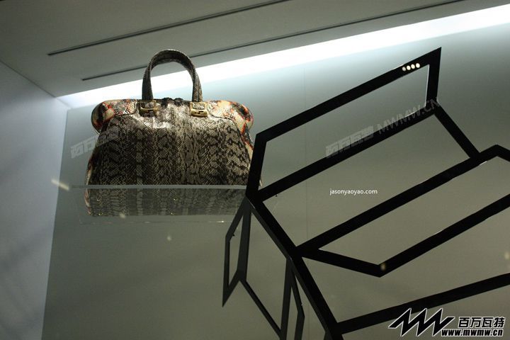 Fendi-windows-Hong-Kong-04.jpg