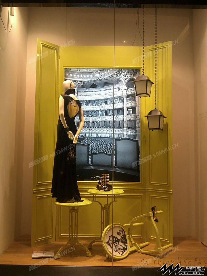 Galeries-Lafayette-windows-Jakarta-02.jpg