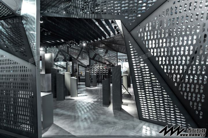 BLACKFIN-stand-The-Black-Shard-by-anidridedesign-Milano-Italy-07.jpg