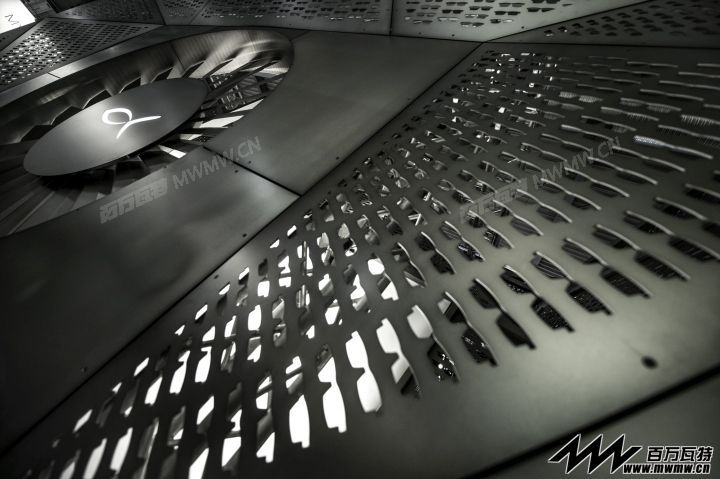 BLACKFIN-stand-The-Black-Shard-by-anidridedesign-Milano-Italy-09.jpg
