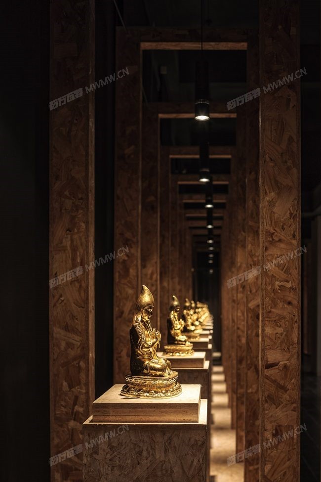 009_Gold-foil-art-museum-Wuhan-China-by-Allsymbol-Design-Firm-650x975.jpg